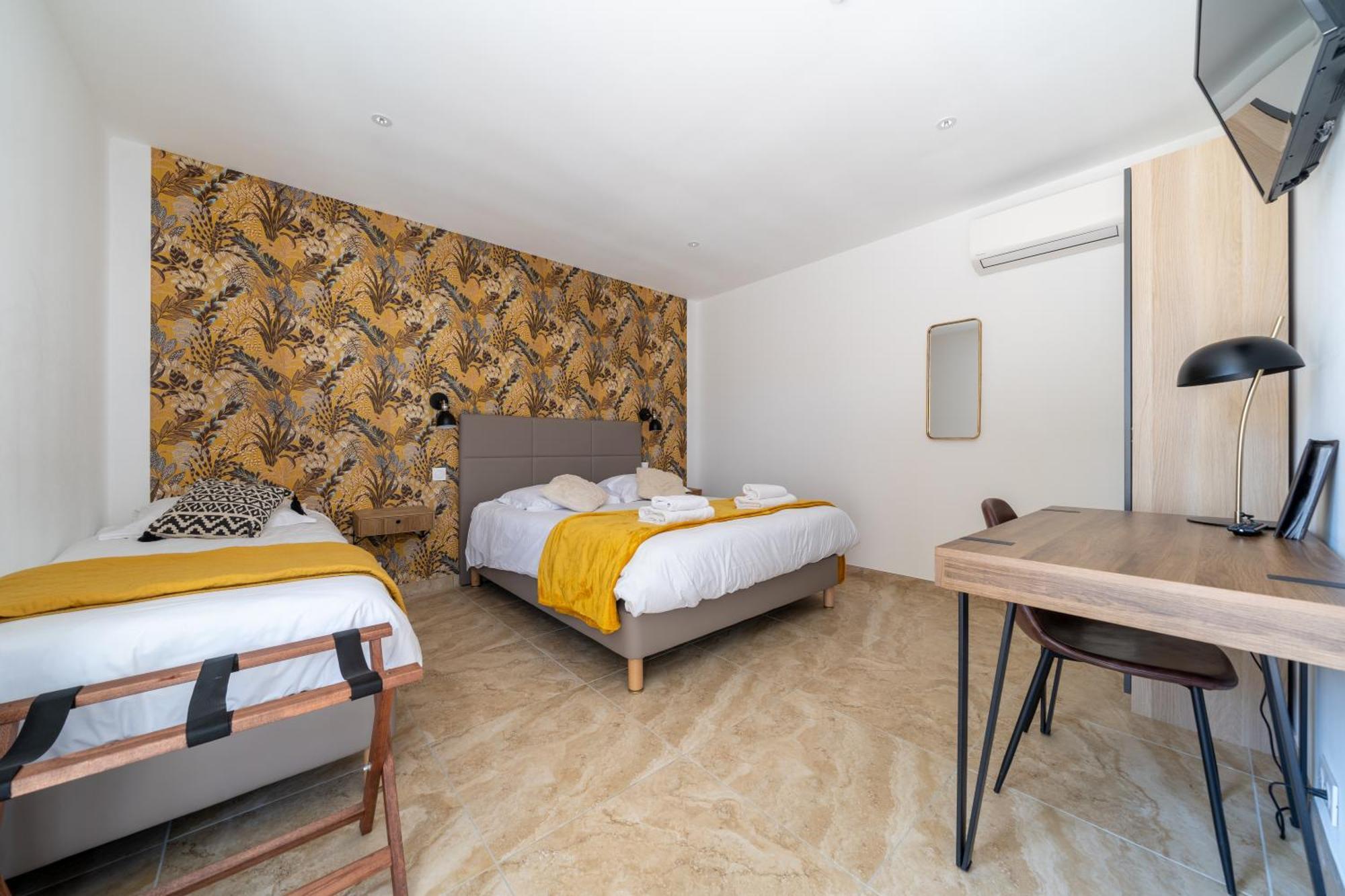 Logis Hotel Le Chene Vert Bollene Ngoại thất bức ảnh