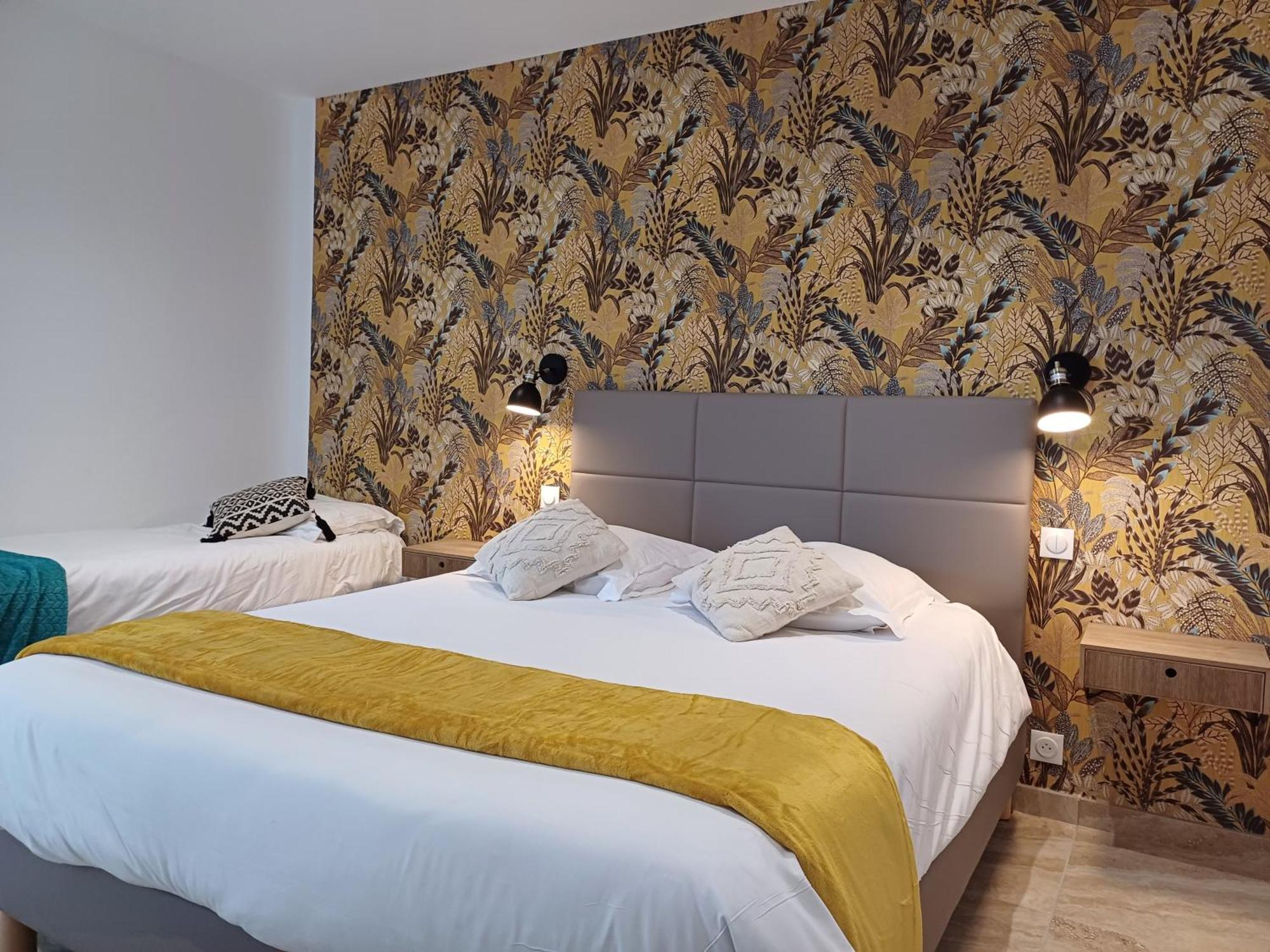 Logis Hotel Le Chene Vert Bollene Ngoại thất bức ảnh